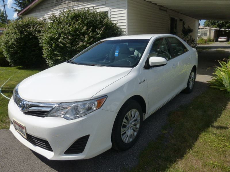 2012 Toyota Camry Hybrid for sale by owner in Hayden