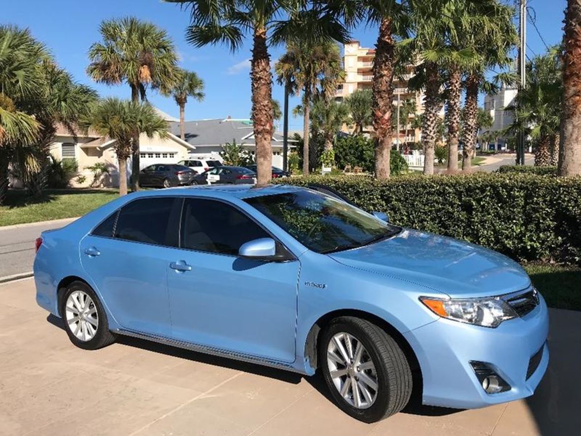 2012 Toyota Camry Hybrid for sale by owner in New Smyrna Beach
