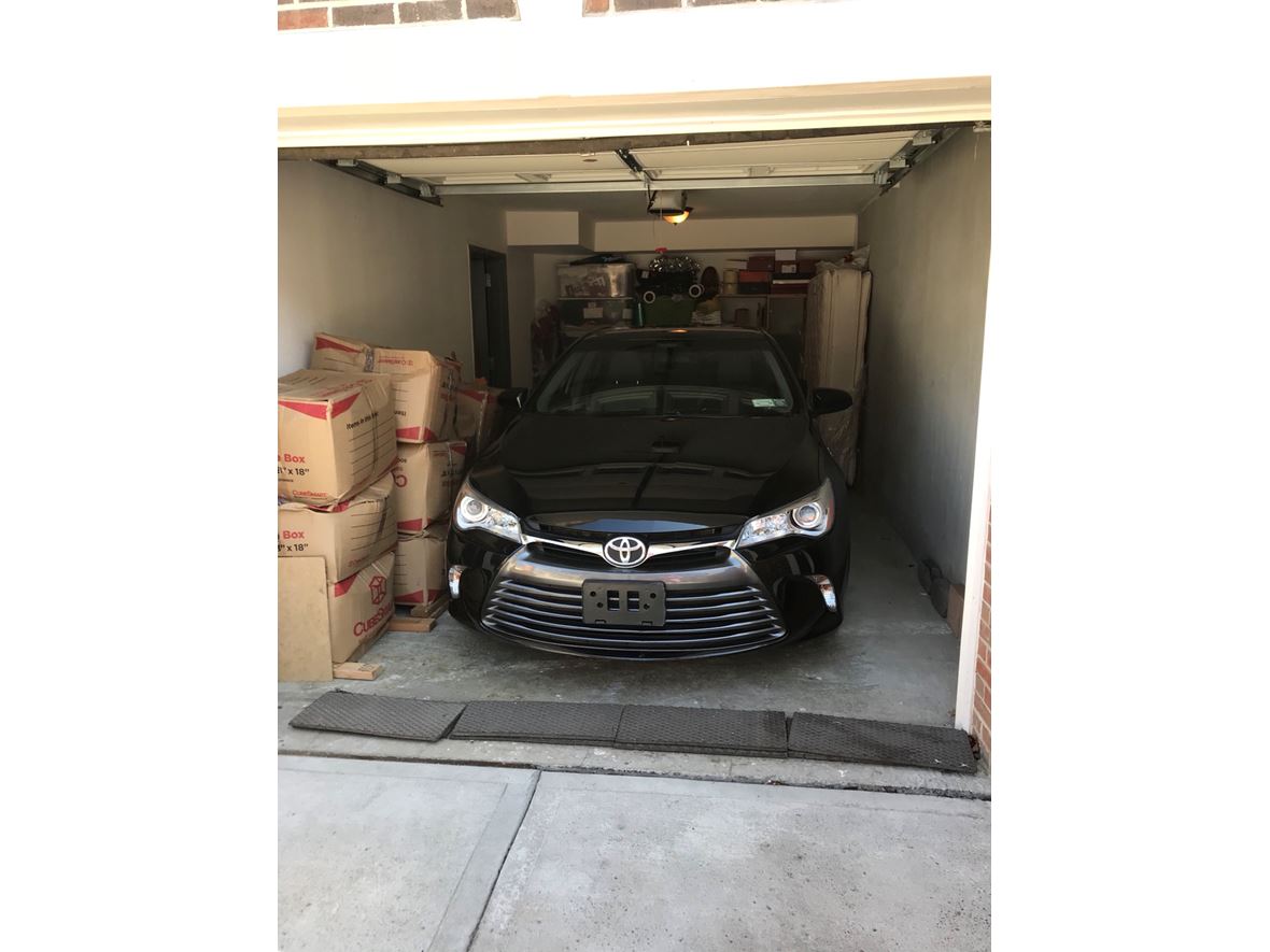 2016 Toyota Camry Hybrid for sale by owner in Flushing