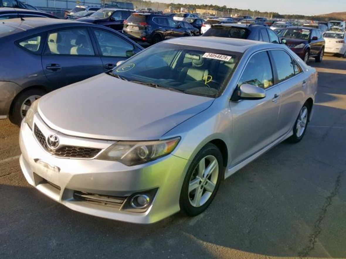 2012 Toyota Camry se for sale by owner in Blacklick