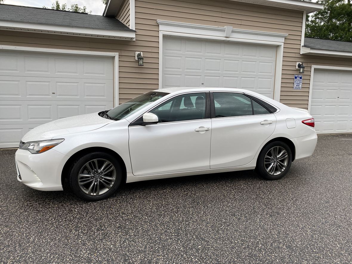 2016 Toyota Camry SE for sale by owner in Spring Lake