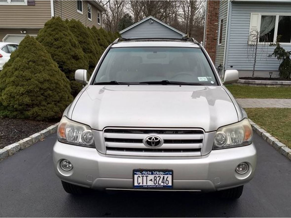 2004 Toyota Highlander for sale by owner in Nesconset