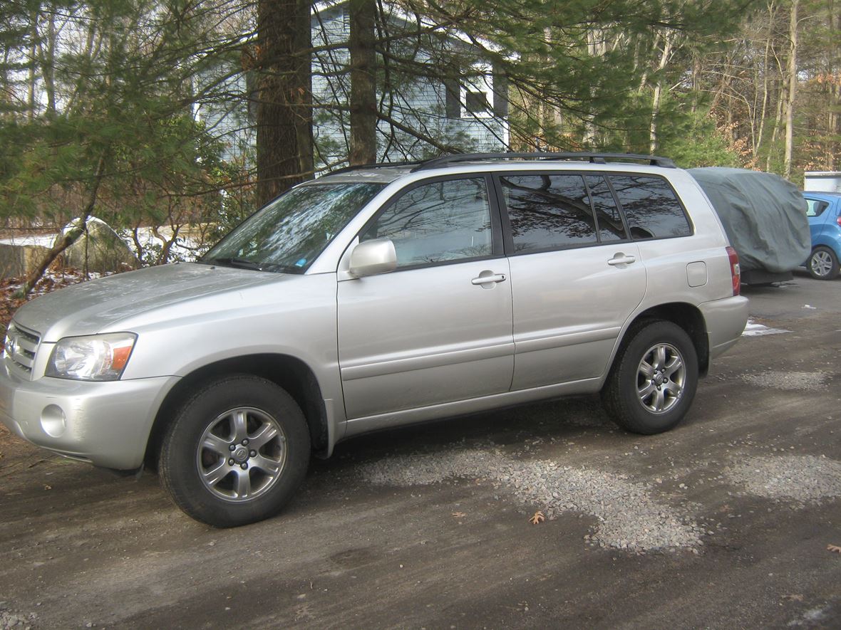 2005 Toyota Highlander for sale by owner in Millis