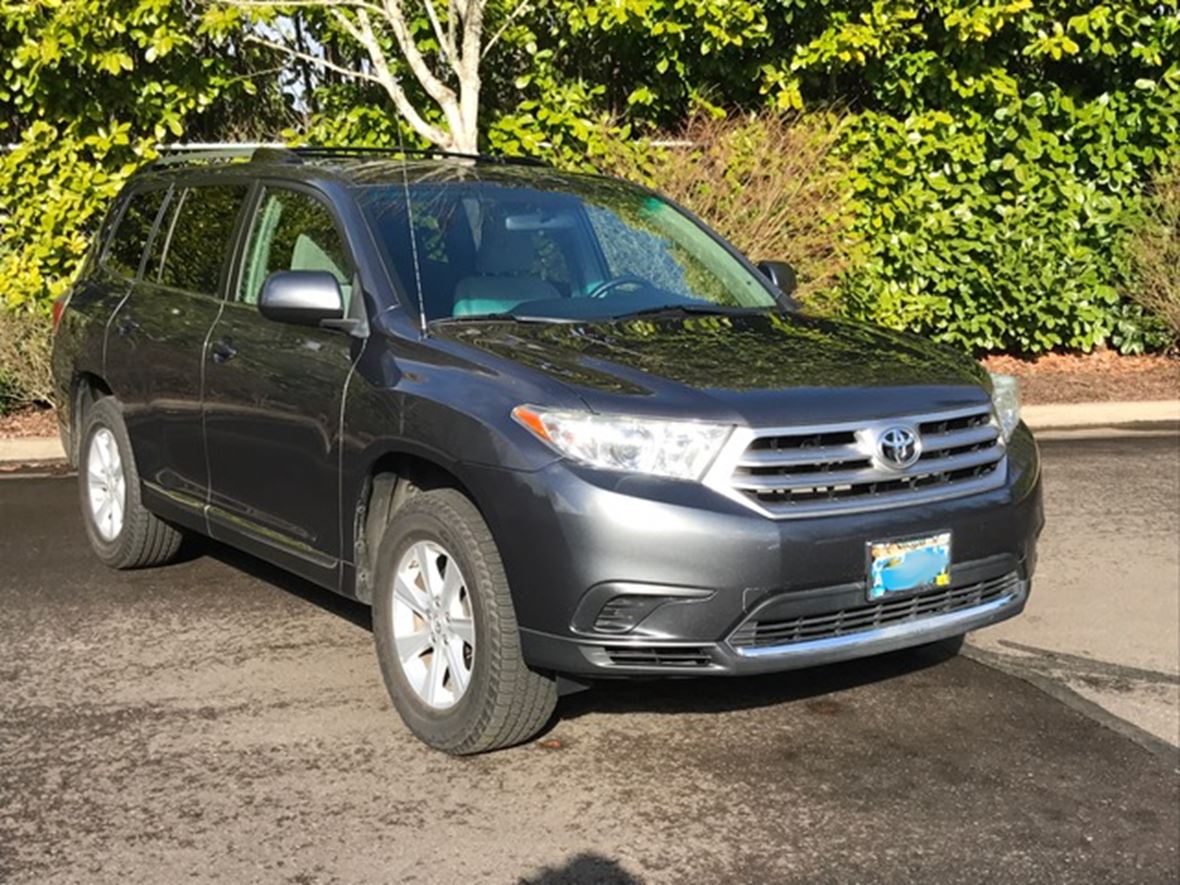 2011 Toyota Highlander for sale by owner in Eugene