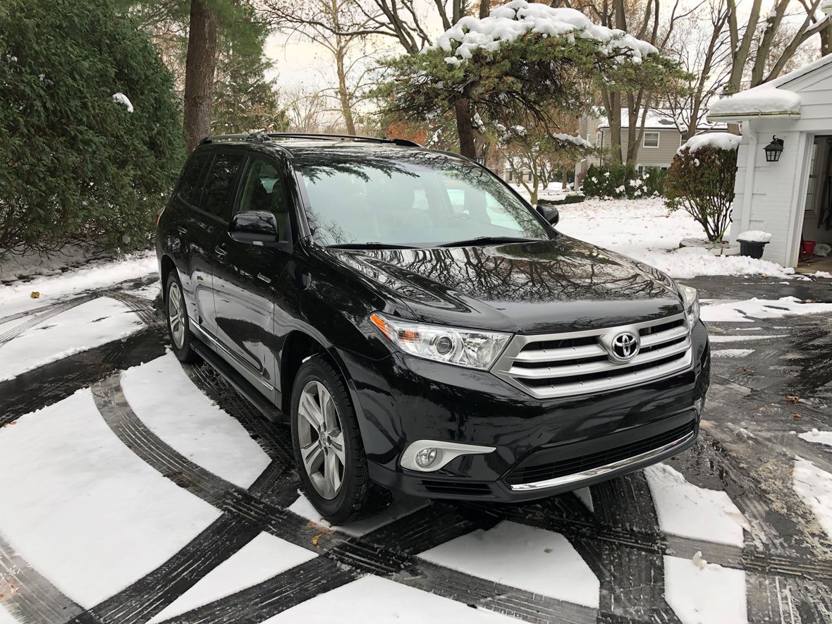 2013 Toyota Highlander for sale by owner in Pleasant Ridge