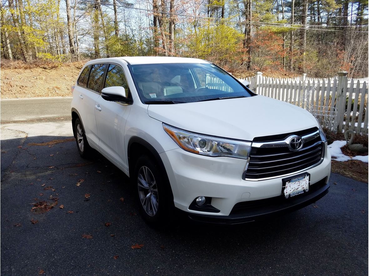 Used 2015 Toyota Highlander for sale by owner with 4,800 miles for $28,000 ...