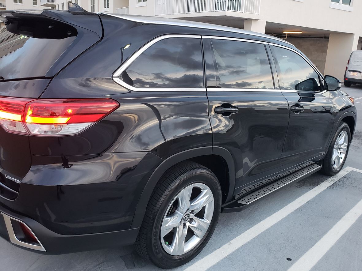 2017 Toyota Highlander Limited for sale by owner in Miami