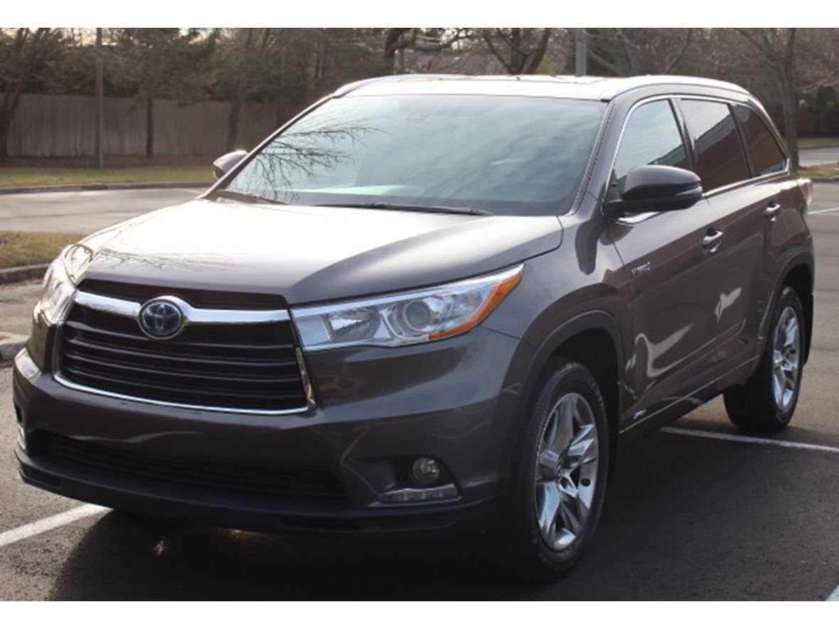 2016 Toyota Highlander Hybrid for sale by owner in Commack