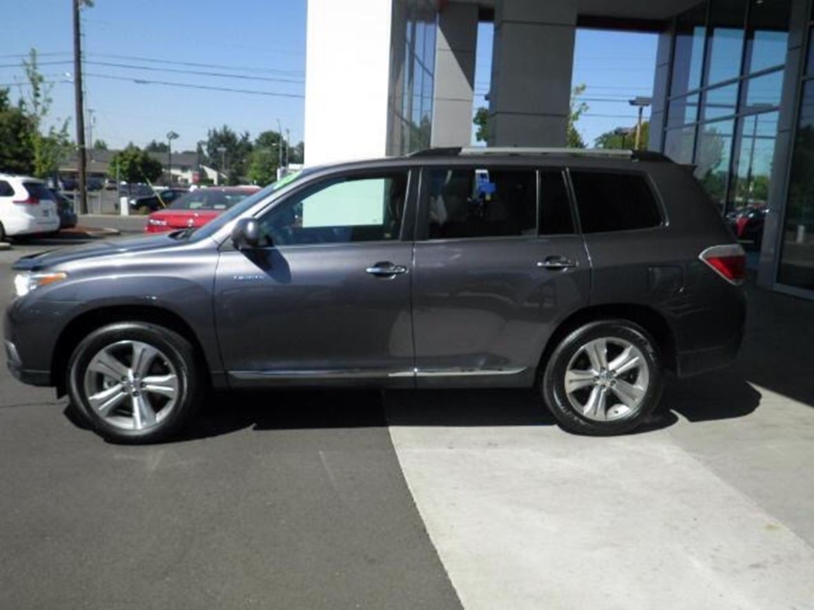 2013 Toyota Highlander Limited  for sale by owner in Lynbrook