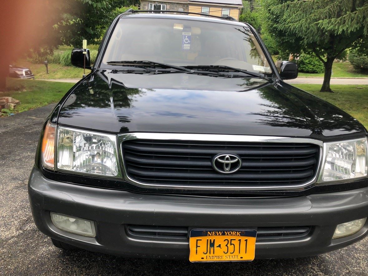 2002 Toyota Land Cruiser for sale by owner in Ossining