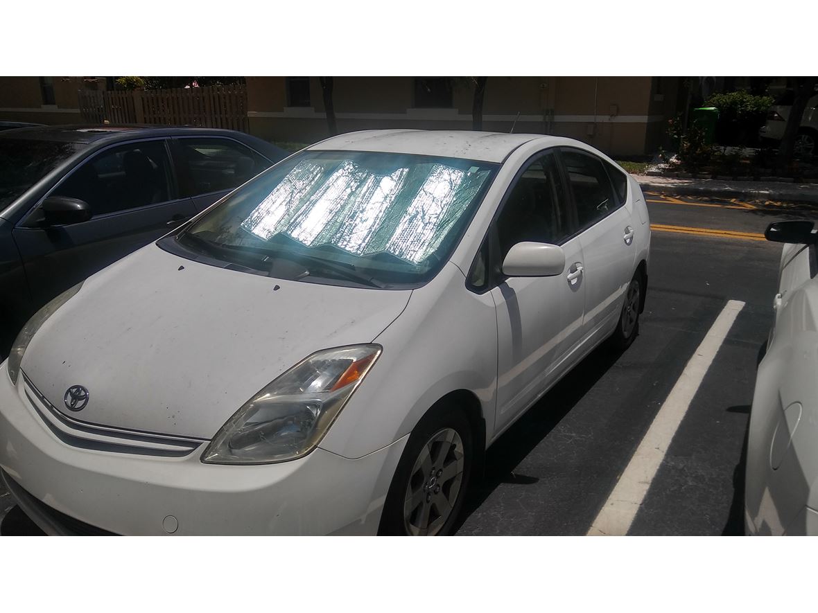 2005 Toyota Prius for sale by owner in Fort Lauderdale