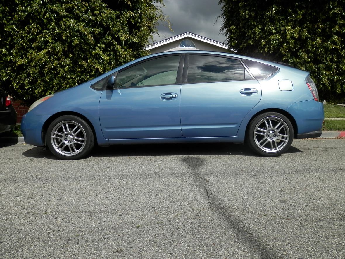 2005 Toyota Prius for sale by owner in Anaheim