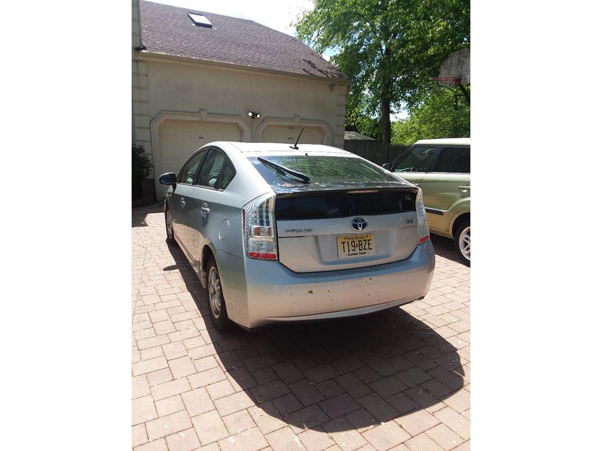 2010 Toyota Prius for sale by owner in Old Bridge