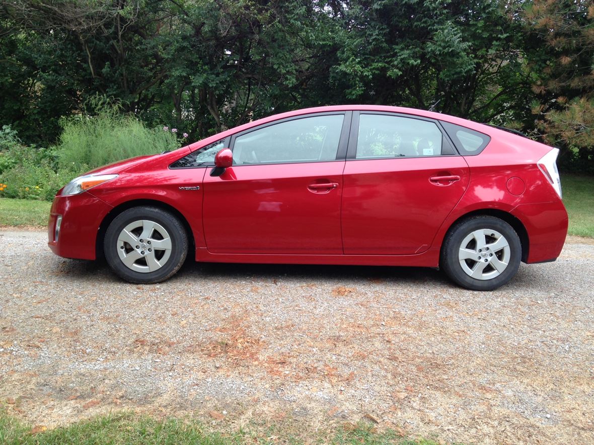 2011 Toyota Prius for sale by owner in Iowa City