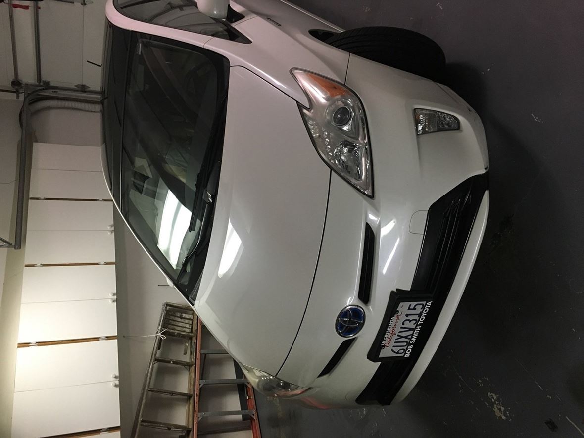 2012 Toyota Prius for sale by owner in Glendale