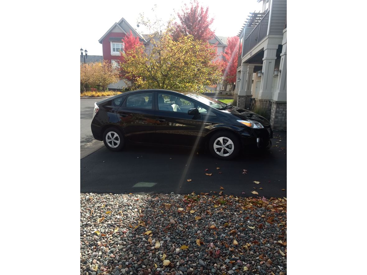 2014 Toyota Prius for sale by owner in Champlin