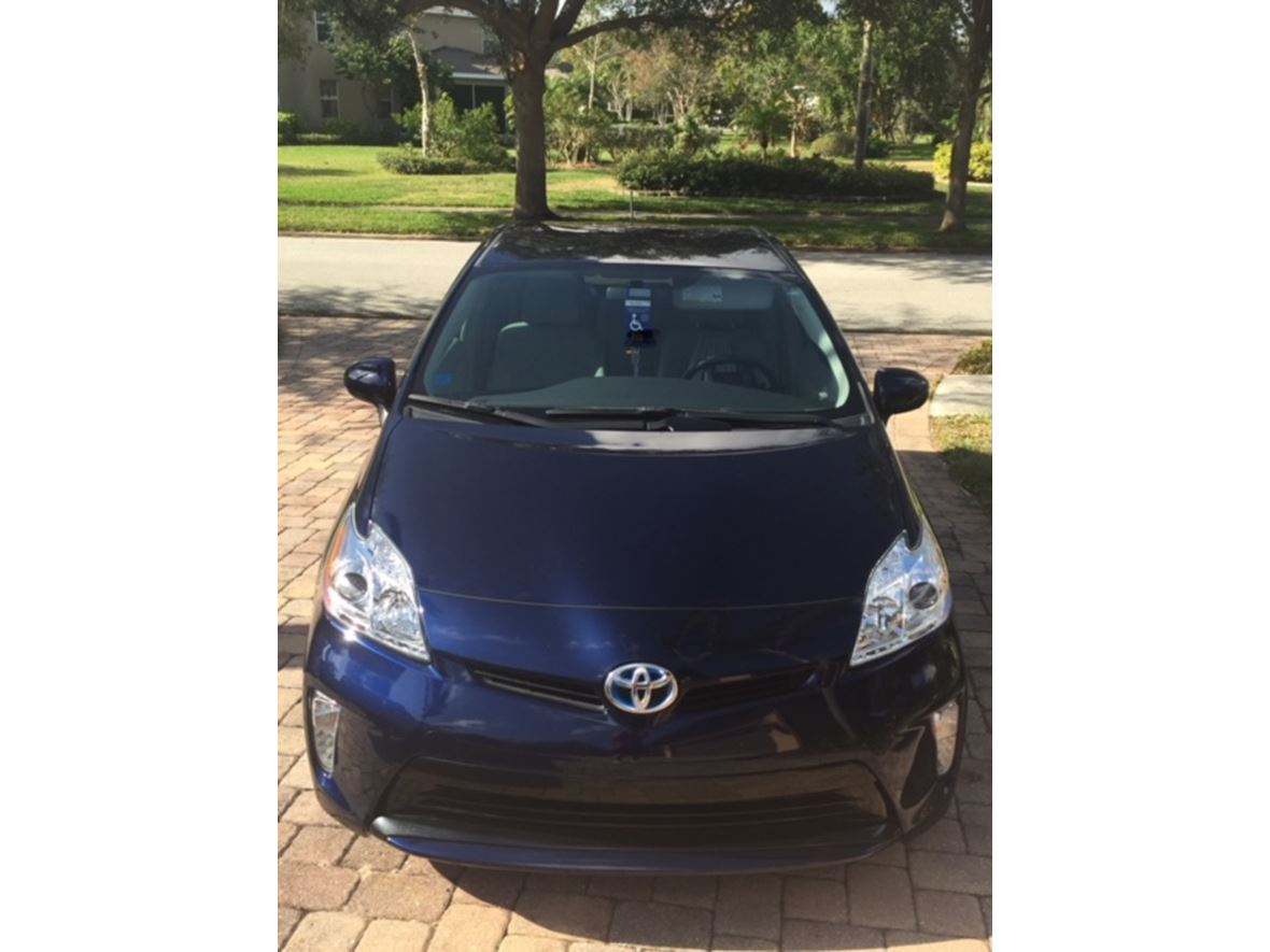 2015 Toyota Prius for sale by owner in Cocoa Beach