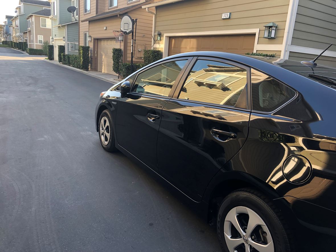 2015 Toyota Prius for sale by owner in Huntington Beach