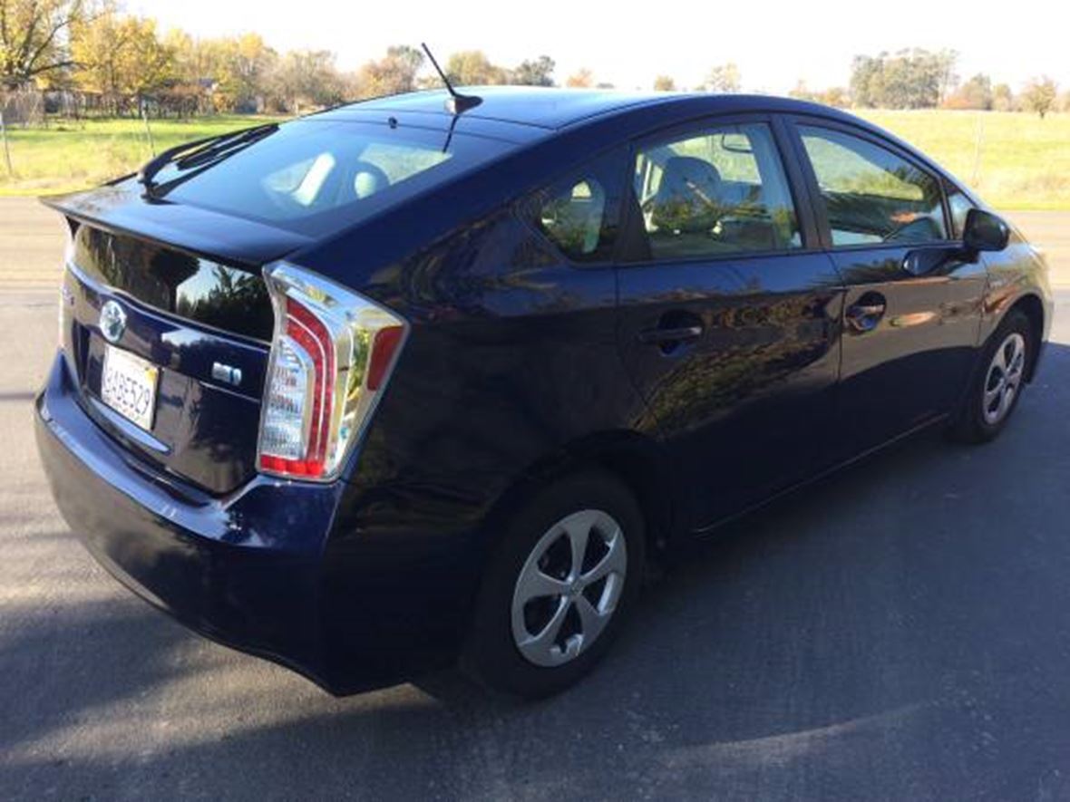 2015 Toyota Prius for sale by owner in Elk Grove
