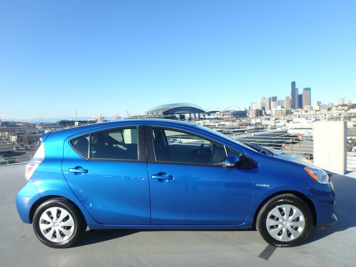 2014 Toyota Prius C for sale by owner in Hillsboro