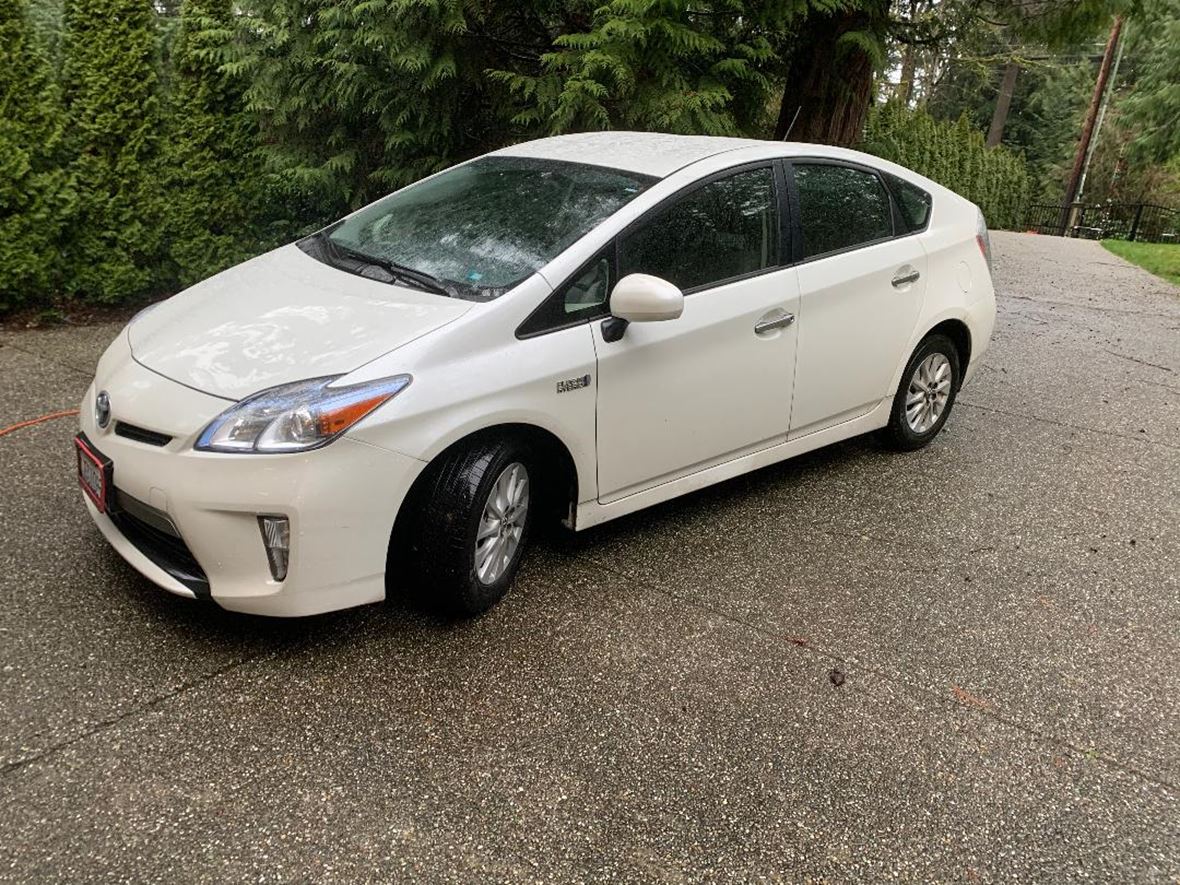 2015 Toyota Prius Plug-In for sale by owner in Snohomish