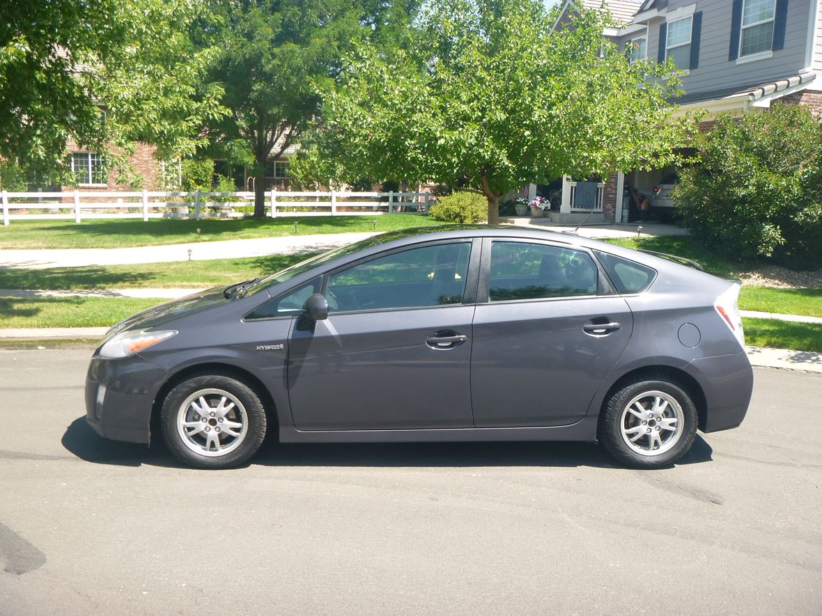 2010 Toyota Prius V for sale by owner in Aurora