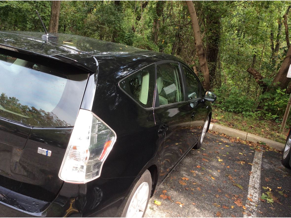 2013 Toyota Prius V for sale by owner in Silver Spring