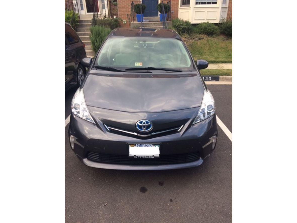 2014 Toyota Prius V for sale by owner in Lorton
