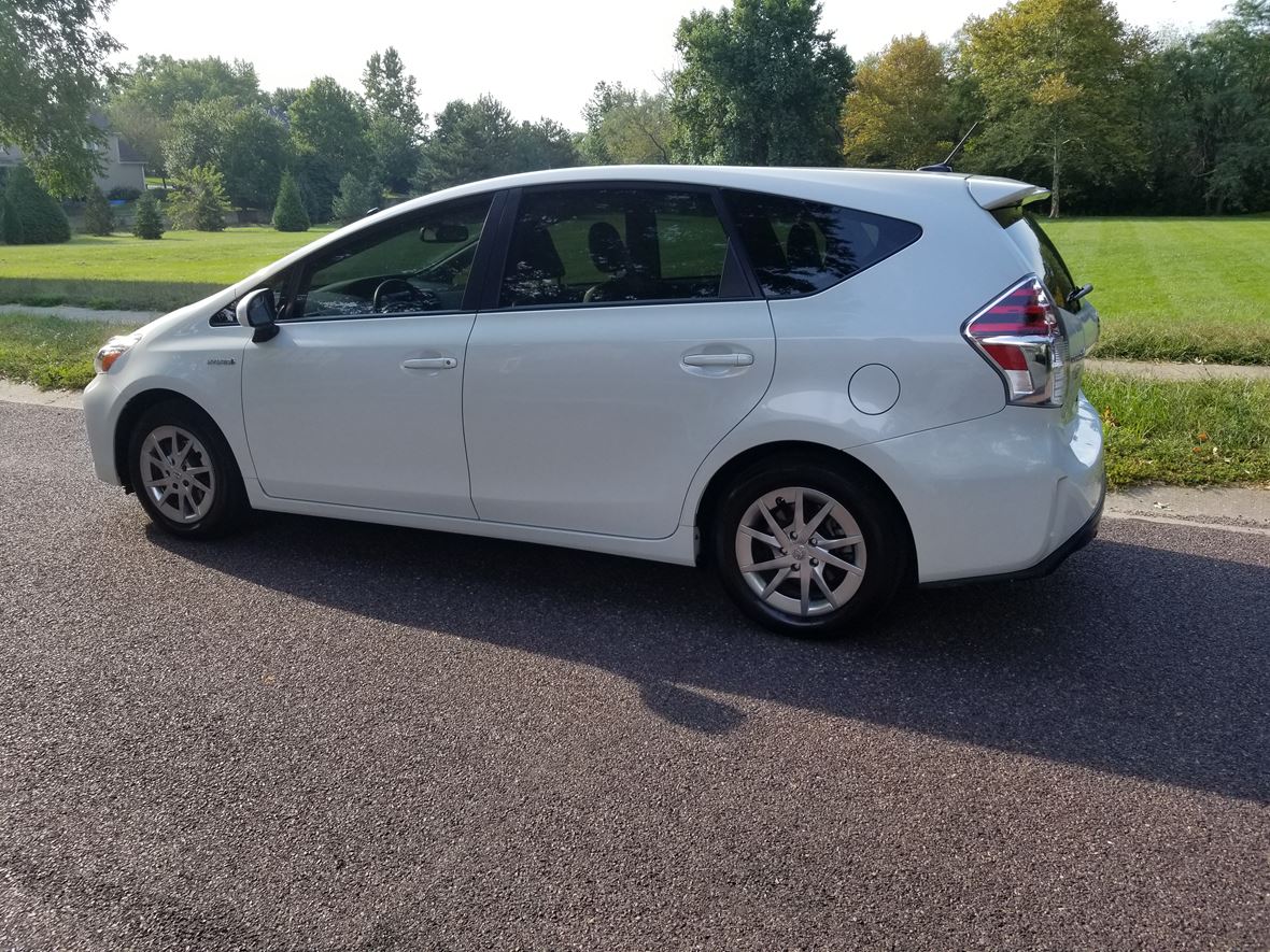 2016 Toyota Prius V for sale by owner in Overland Park