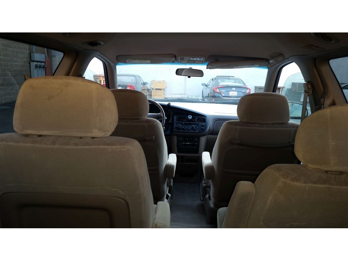 1998 Toyota Sienna for sale by owner in Rosemead