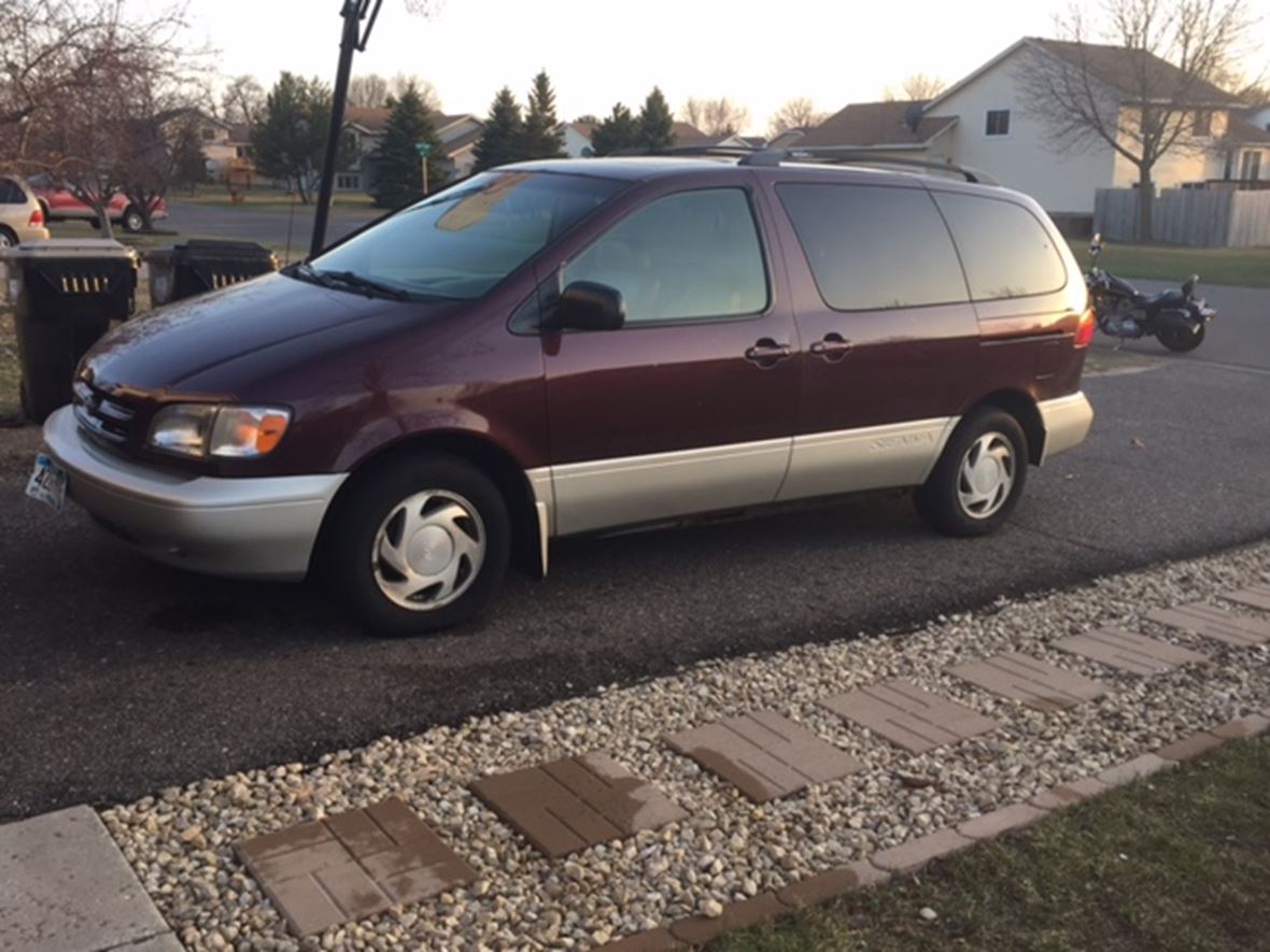 2000 Toyota Sienna for sale by owner in Andover