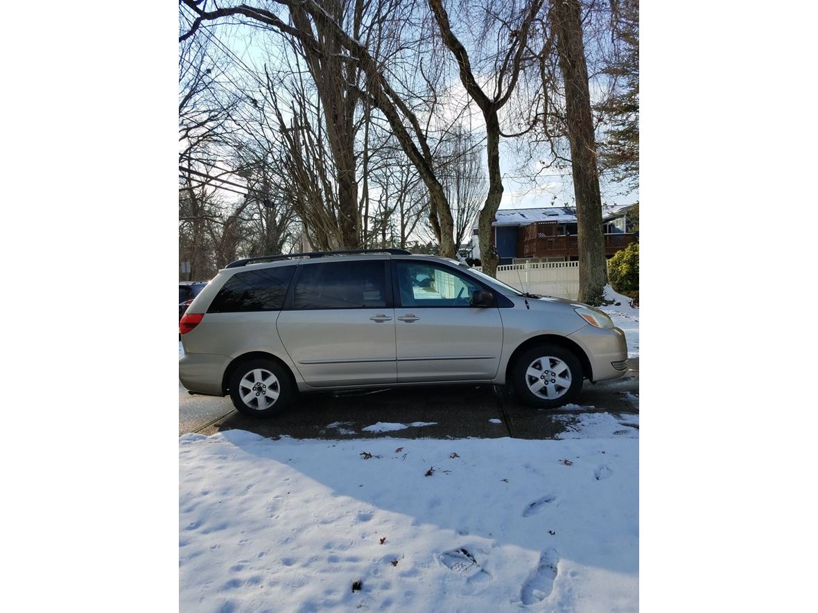 2004 Toyota Sienna for sale by owner in Hauppauge