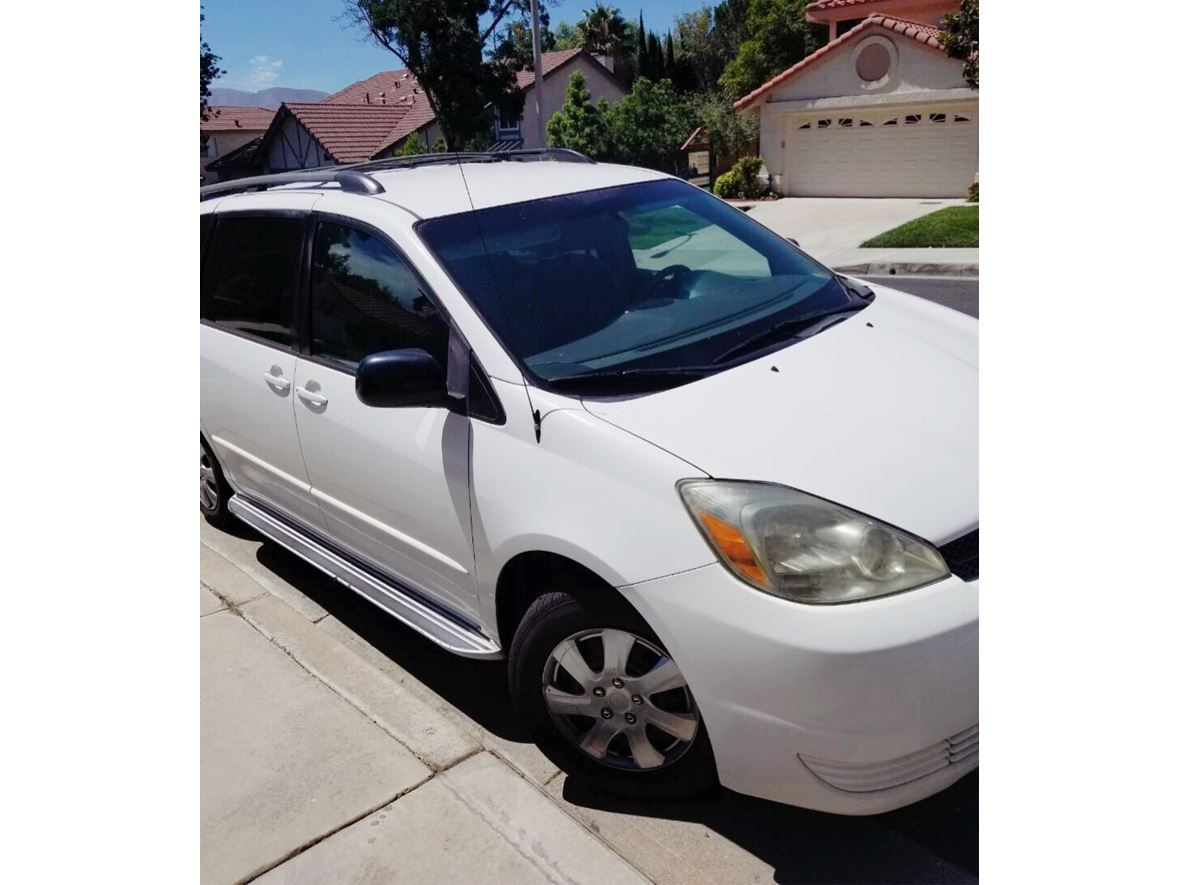 2004 Toyota Sienna for sale by owner in Canyon Country