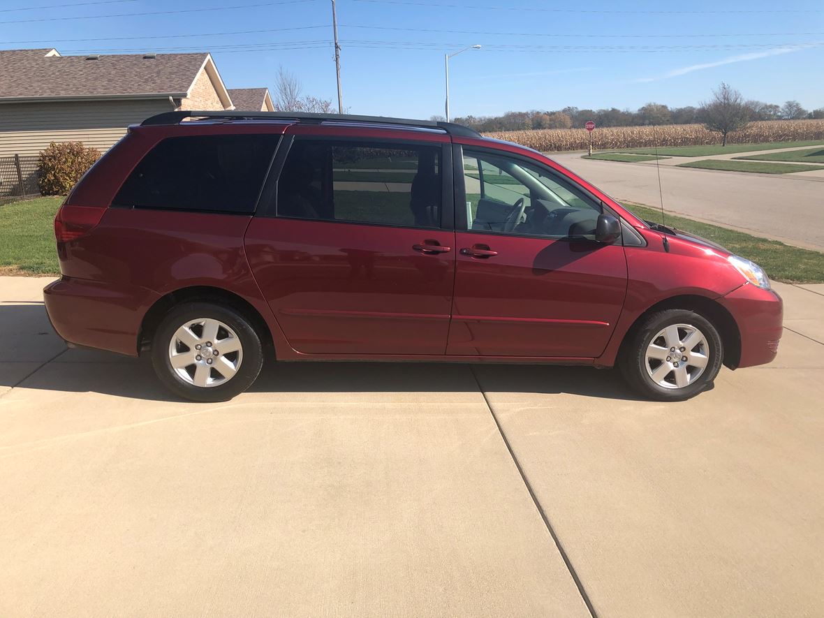 2004 Toyota Sienna for Sale by Owner in Springfield, IL 62711