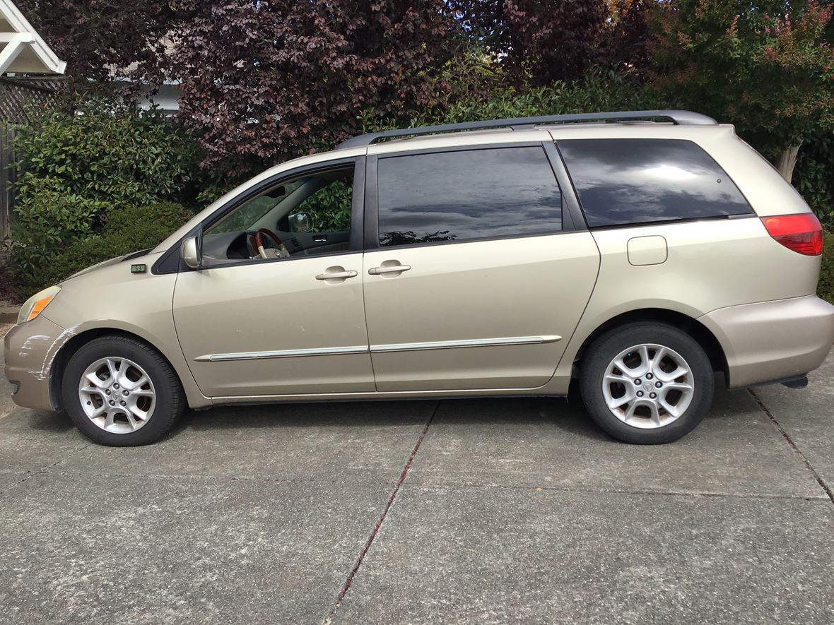 2005 Toyota Sienna for sale by owner in Petaluma
