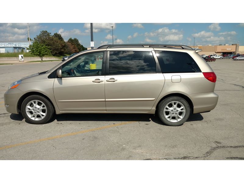 2006 Toyota Sienna for sale by owner in Fordland
