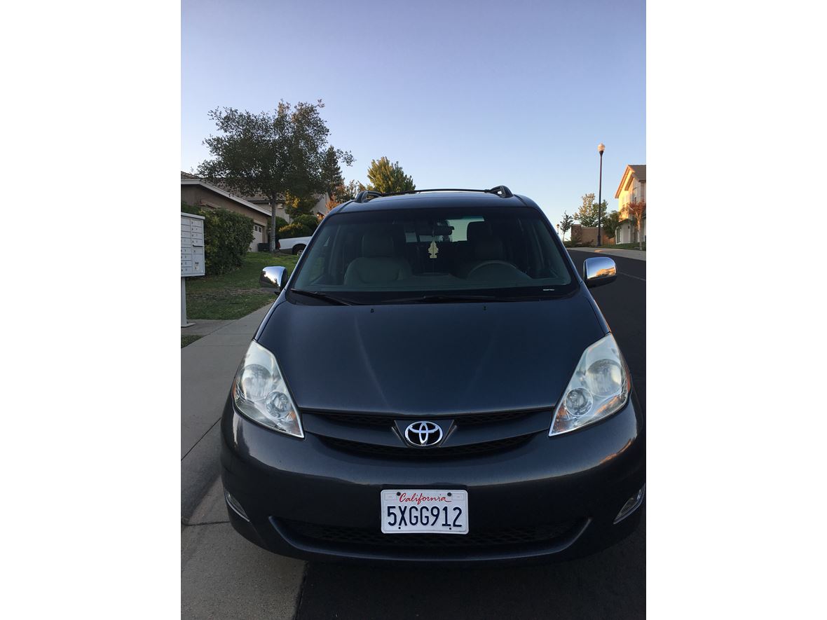 2006 Toyota Sienna for sale by owner in Lincoln