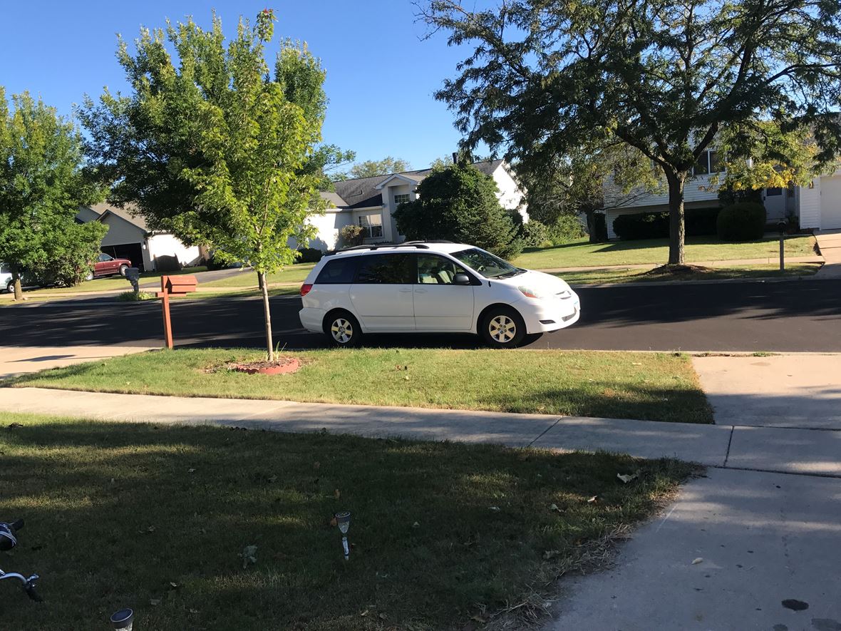 2006 Toyota Sienna for sale by owner in Bolingbrook