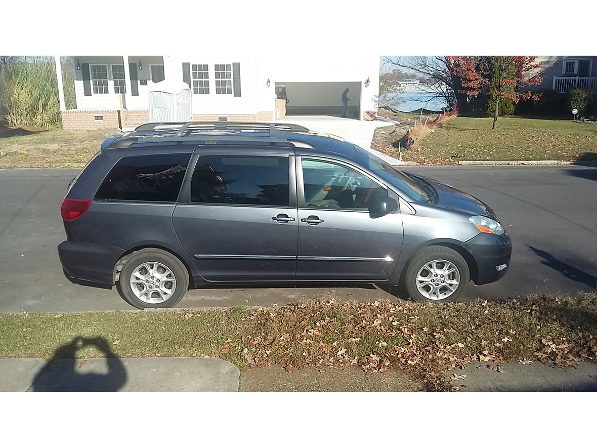 2006 Toyota Sienna for sale by owner in Norfolk