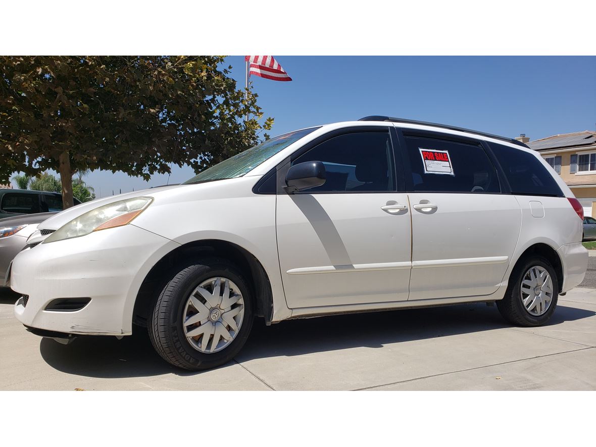 2006 Toyota Sienna for sale by owner in Redlands
