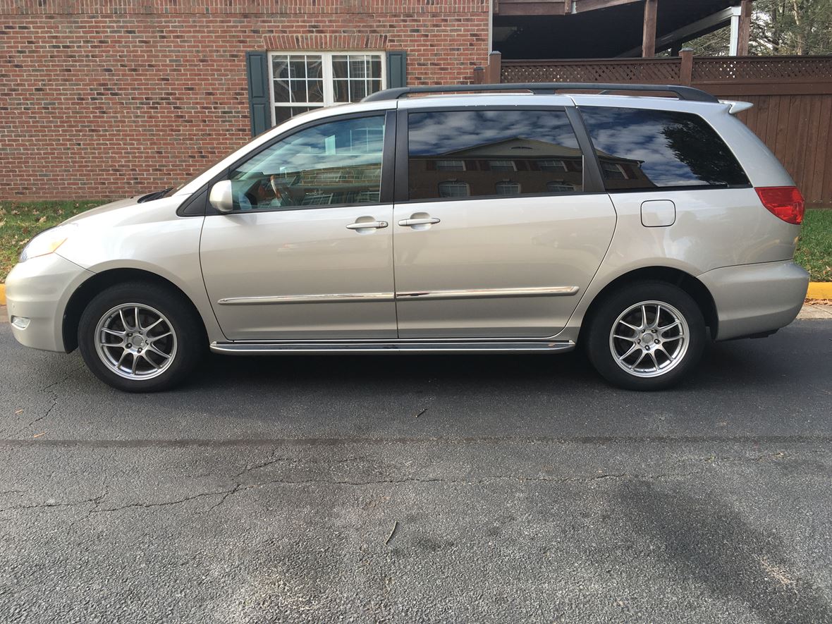 2006 Toyota Sienna for sale by owner in Herndon