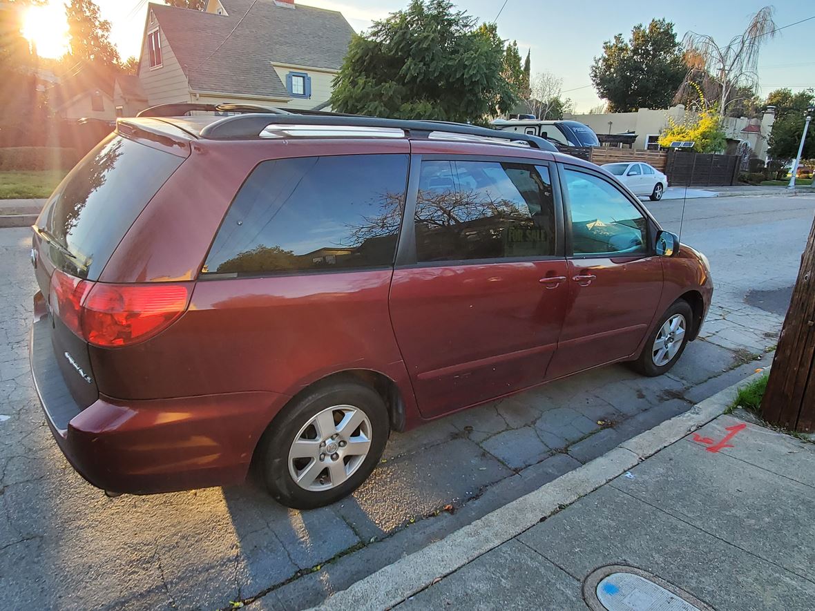 2007 Toyota Sienna for sale by owner in San Leandro