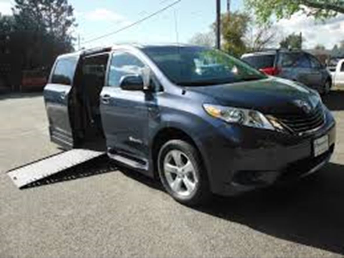 2008 Toyota Sienna Private Car Sale in Burlington, WI 53105