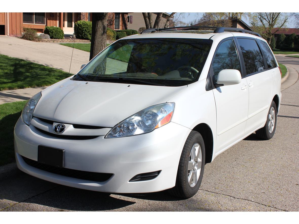 2008 Toyota Sienna for sale by owner in Burlington