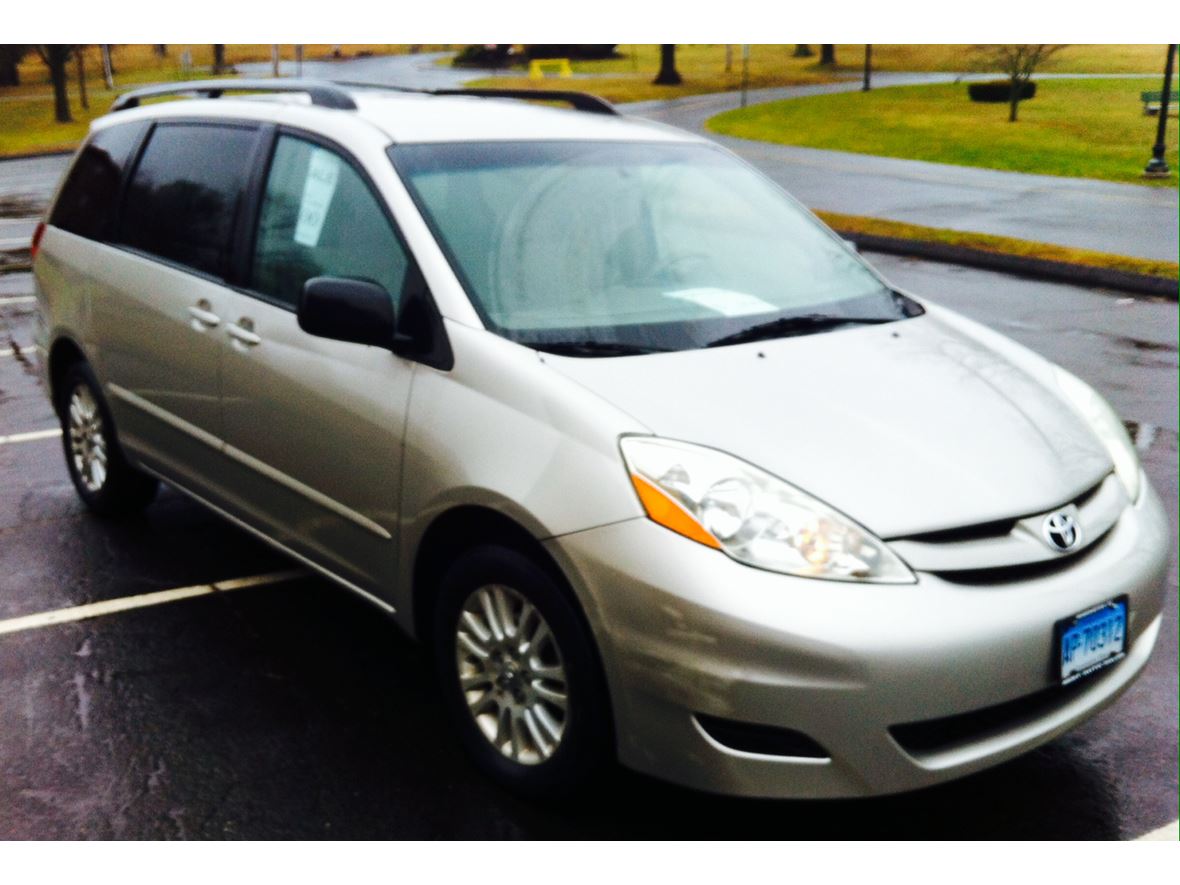 2008 Toyota Sienna for sale by owner in New Britain