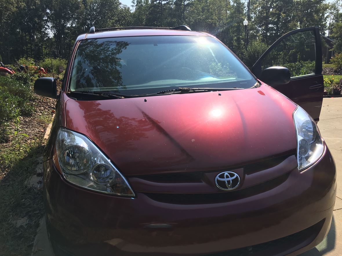 2009 Toyota Sienna for sale by owner in Clayton