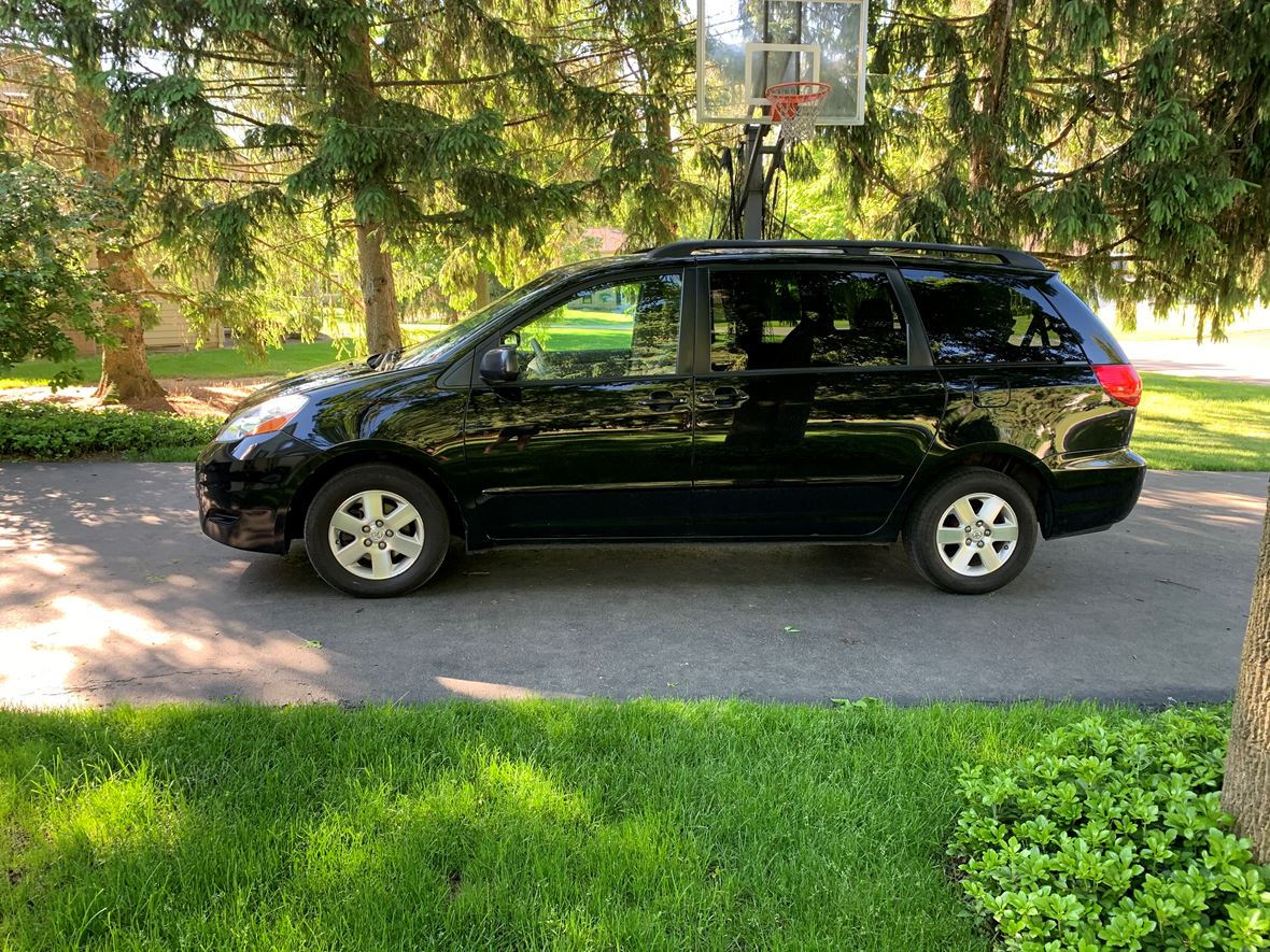 2009 Toyota Sienna for sale by owner in Pittsford