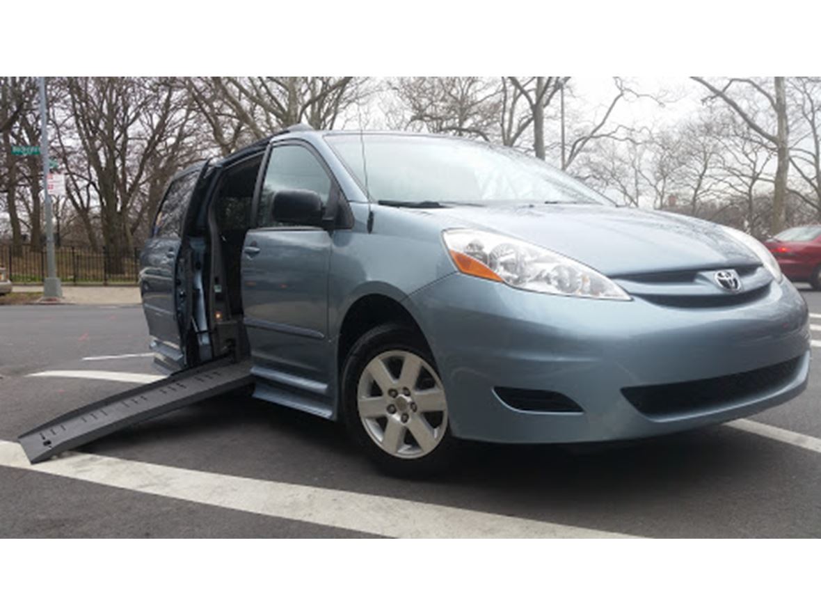 2010 Toyota Sienna for sale by owner in Brooklyn
