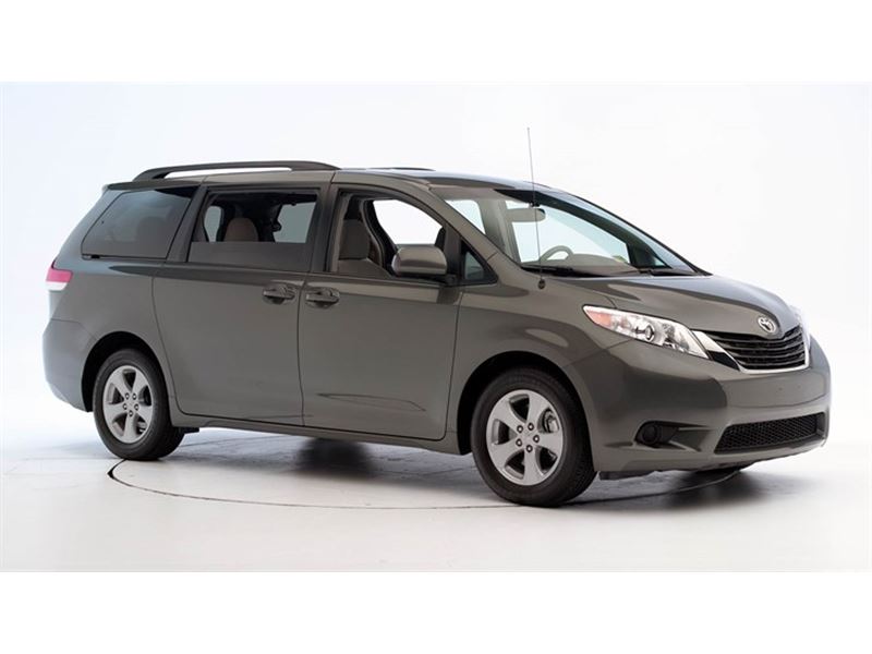 2011 Toyota Sienna for sale by owner in Herndon