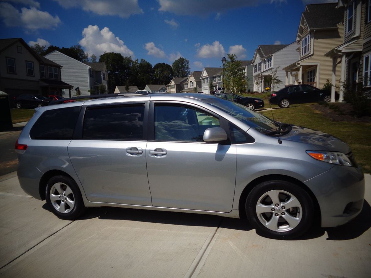 2011 Toyota Sienna for sale by owner in Gastonia